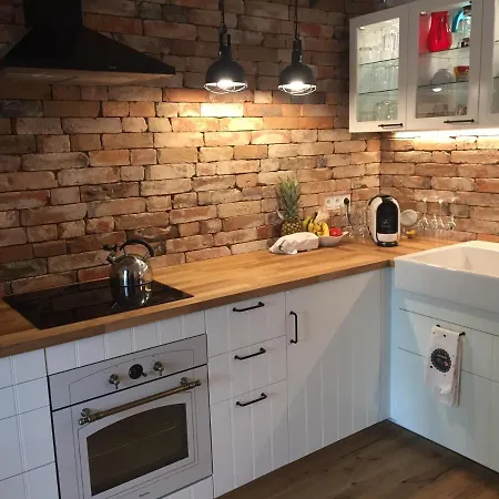 Apartamento W Centrum Na Starowce, Dzienny Z Aneksem Kuchennym, Sypialnia Z Podwojnym Lozkiem, Piekna Weranda, Tv Smart, Wi-fi, Parking, Fv, Self Check In 24h, Taras, Ogrod Nad Rzeka, W Sasiedztwie Restauracja , Imprezy I Uslugi Escort Zakazane *