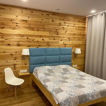 W Centrum Na Starowce, Dzienny Z Aneksem Kuchennym, Sypialnia Z Podwojnym Lozkiem, Piekna Weranda, Tv Smart, Wi-fi, Parking, Fv, Self Check In 24h, Taras, Ogrod Nad Rzeka, W Sasiedztwie Restauracja , Imprezy I Uslugi Escort Zakazane